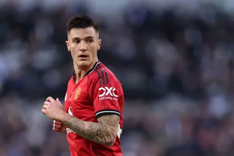 بعد تألقه أمام بيرنلي.. سيسكو يفوز بجائزة لاعب الجولة في الدوري الإنجليزي